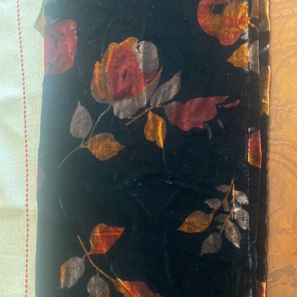 Velvet Floral Scarf/Shawl - Picture 4 of 4